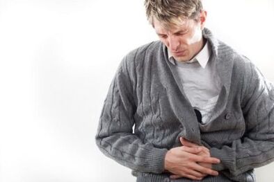Schmerzen im Unterbauch bei einem Mann mit Prostatitis